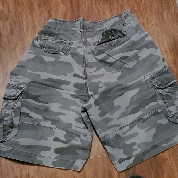 Cargo shorts - Picture 3 of 4